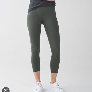 LULULEMON - zone in crop, gator green